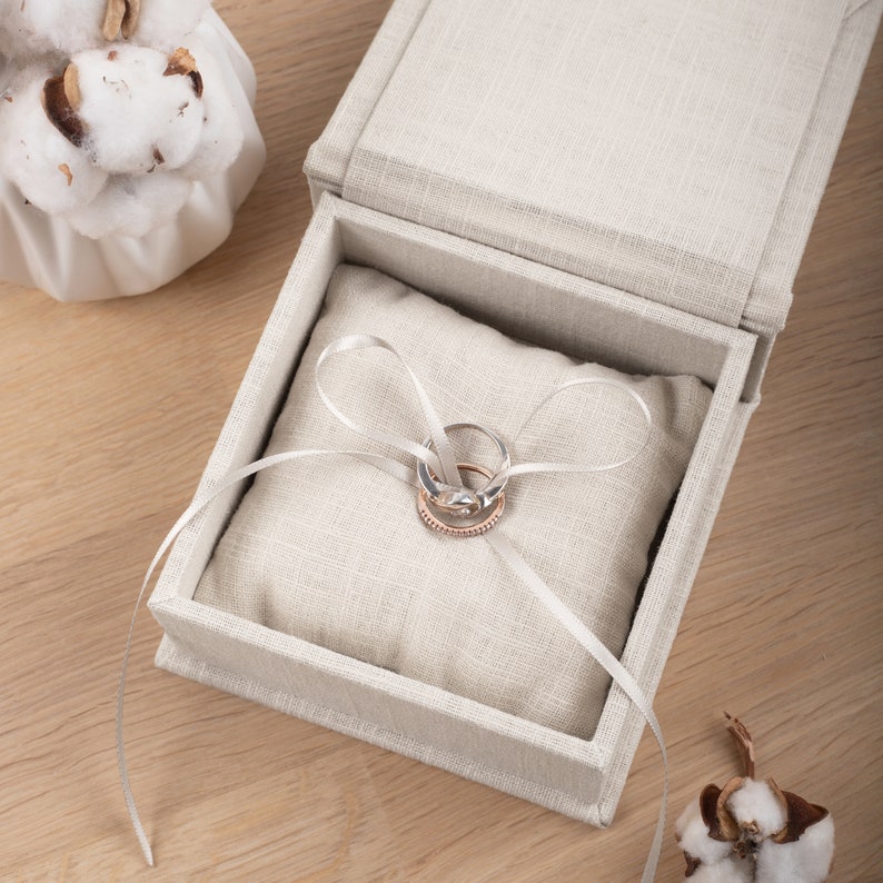 Caja de anillo de boda con almohada portadora de anillo extraíble / Caja portadora de anillo más vendida / Caja de anillo de lino personalizada / Regalo de boda único imagen 7