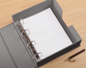 Personalisierte Ringbuchbox mit Einwurfschlitz | Ringbuchbox aus Leinen mit 2, 3 oder 4 Ringen | Individuell gestaltbarer Hardcover-Ordner mit Magnetverschluss