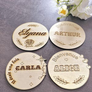 Carte naissance pour nouveau-né, carte en bois à personnaliser, utile pour les photos avec prenom de bébé à partager avec la famille
