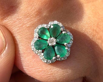 Pendientes de esmeralda con forma de pera y diseño floral / Pendientes minimalistas de diamantes con forma de flor / Joyería fina de plata de ley 925 / Regalos hechos a mano para ella