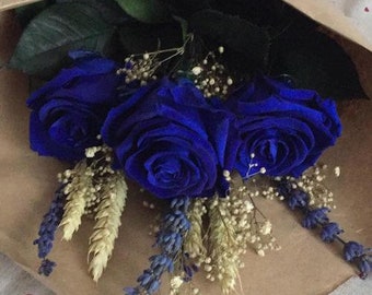 Bouquet di rose blu stabilizzate