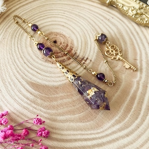 Pendolo divinatorio in ametista, pendolo di chiaroveggenza e radiestesia, resina, pietra naturale di ametista, pendolo di wicca