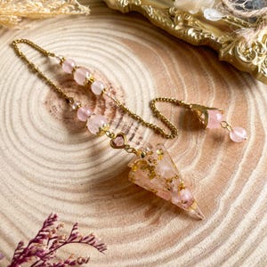 Rose quartz divination pendulum, resin pendulum inlaid with natural rose quartz stones, pendulum for divination and dowsing