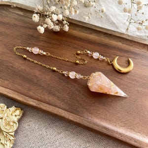 Spådomspendel i rosenkvarts, hartspendel med inläggningar av naturstenar, slagruta och klärvoyanspendel, Wicca