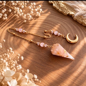 Pendolo divinatorio in quarzo rosa, pendolo in resina con pietre naturali incastonate, pendolo per rabdomanzia e chiaroveggenza, Wiccan