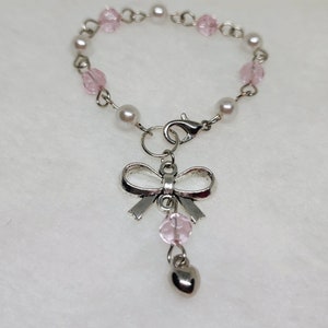 Charm para bolso de estética coquette hecho a mano, Pulsera de decoración para bolso con cuentas, Accesorio rosa y blanco para cartera