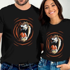 Camiseta gráfica con arte de monstruo único, camiseta con ilustración de dibujos animados genial, diseño divertido y caprichoso, ropa informal de moda, regalo para amantes del arte