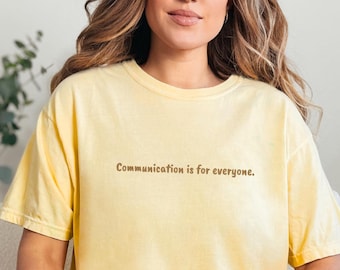 "Besticktes ""Communication is for Jeder"" T-Shirt - Butter."