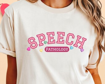 Speech Pathology Collegiate Candy Hearts stückgefärbtes, schweres T-Shirt