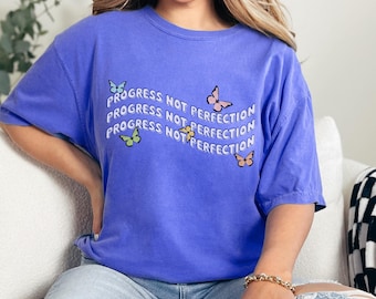 Fortschritt nicht Perfektion Schmetterling T-Shirt - Flo blau