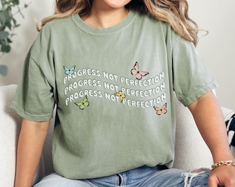 Fortschritt nicht Perfektion Schmetterling T-Shirt - Bay, Salbeigrün