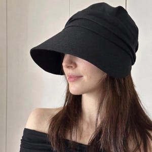 Plissierter Fischerhut aus Leinenmischgewebe für Damen | Sonnenhut mit breiter Krempe und verstellbarem Kinnriemen | Faltbarer Reisehut für den Sommer | Passend für Kopfumfänge von 56–62 cm