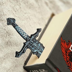 Fantasy Sword Bookmark – Dark Blade Book Accessory for RPG Fans, Medieval Weapon-Inspired Gift, Unique Reading Gift for Fantasy Lovers