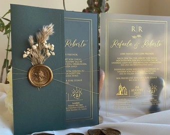 Código: 4010 Invitación de boda hecha a mano Acrílico impreso en oro con sobre y sello verde y detalles de flores