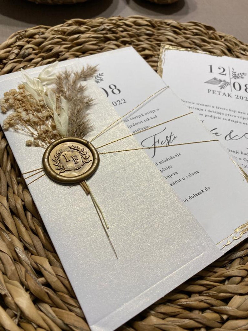 Código: 1019 Invitación de boda blanca hecha a mano imagen 2