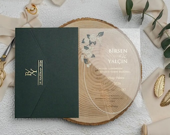 Código: 9213 Invitación de boda clásica Acrílico impreso dorado con sobre verde