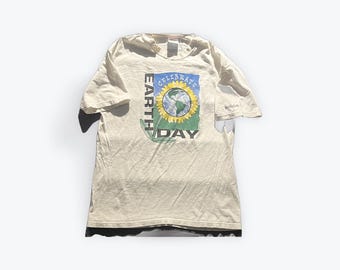 Hanes 2001 Celebrate Earth Day Size Large Tee