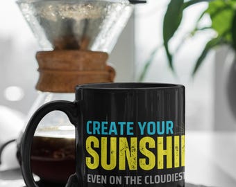 Inspirierende Schwarze Kaffeetasse: Stellen Sie Ihr eigenes Sonnenschein-Zitat her