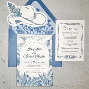 Plantilla digital de invitación de boda estilo western: Bluebonnets y flores silvestres. Editable en Canva para parejas que lo hacen por sí mismas.
