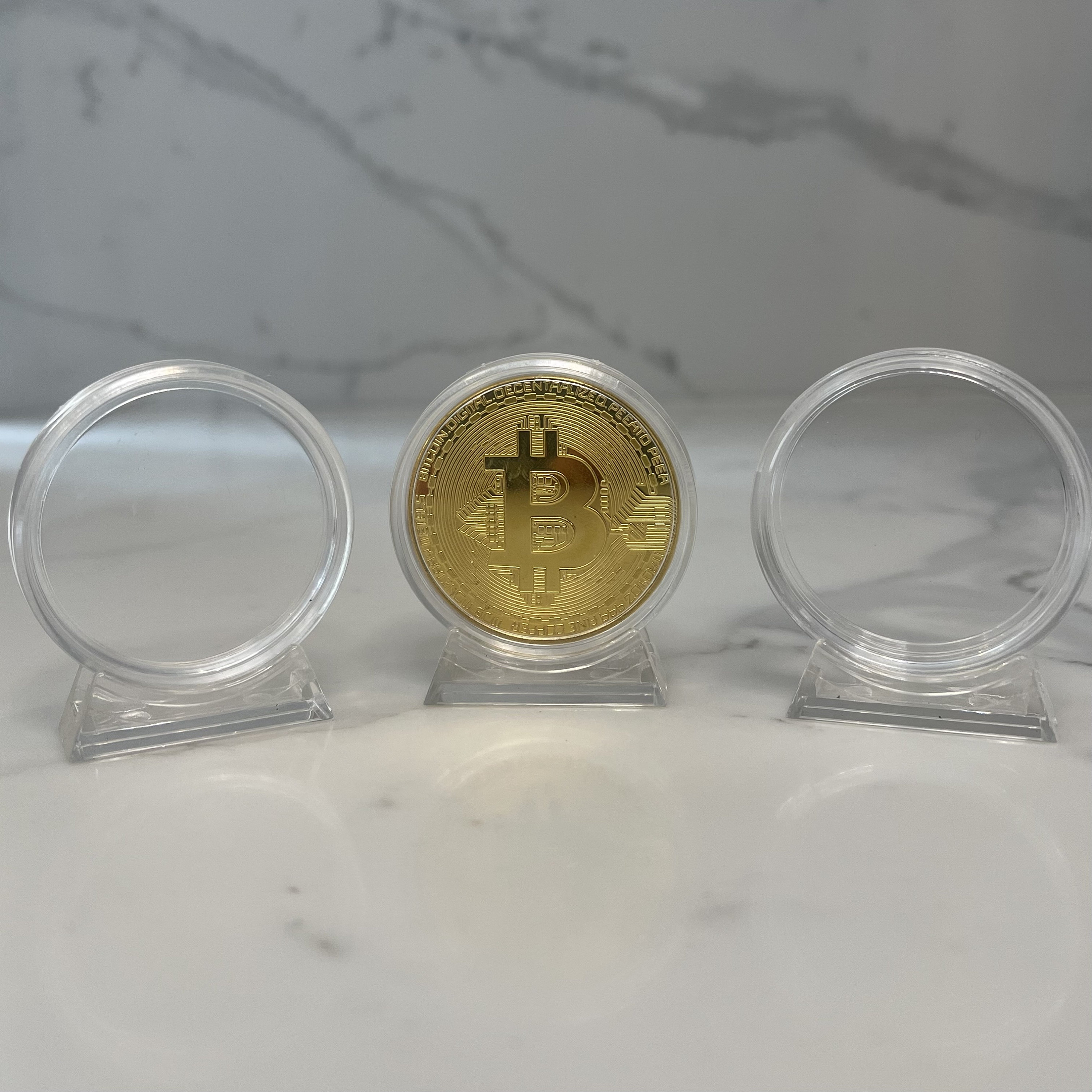 Blockchain Novelty Souvenir Bitcoin Collector Set With Display Case - Physical  Crypto Coin For HODL Fans Bitcoin Collector Coin
