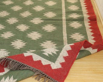 Handgewebter Kelim-Teppich aus Wolle und Jute: Moderner geometrischer Teppich (152 x 244 cm) – Skandinavischer Stil