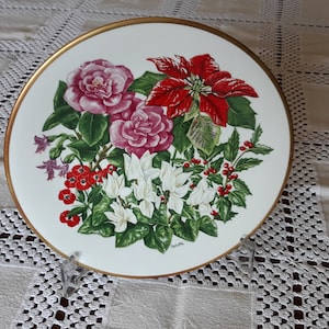 Vista Alegre Floral Plate in fine porcelain allusive to the month of December