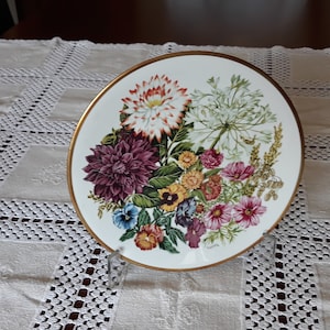 Vista Alegre Floral Plate allusive to the month of August.