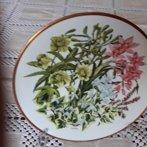 Floral Plate made by Vista Alegre allusive to the month of February.