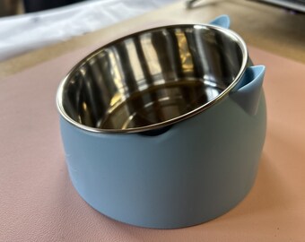 Raised cat bowl embossed with kitty face. Stainless steel inner.