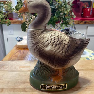Vintage 1974 Heritage Ezra Brooks 90 Colored Ceramic”goose”liquor
