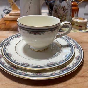 ヴィンテージ クリスタル キャンドルホルダー ペア。高さ約 4 インチ