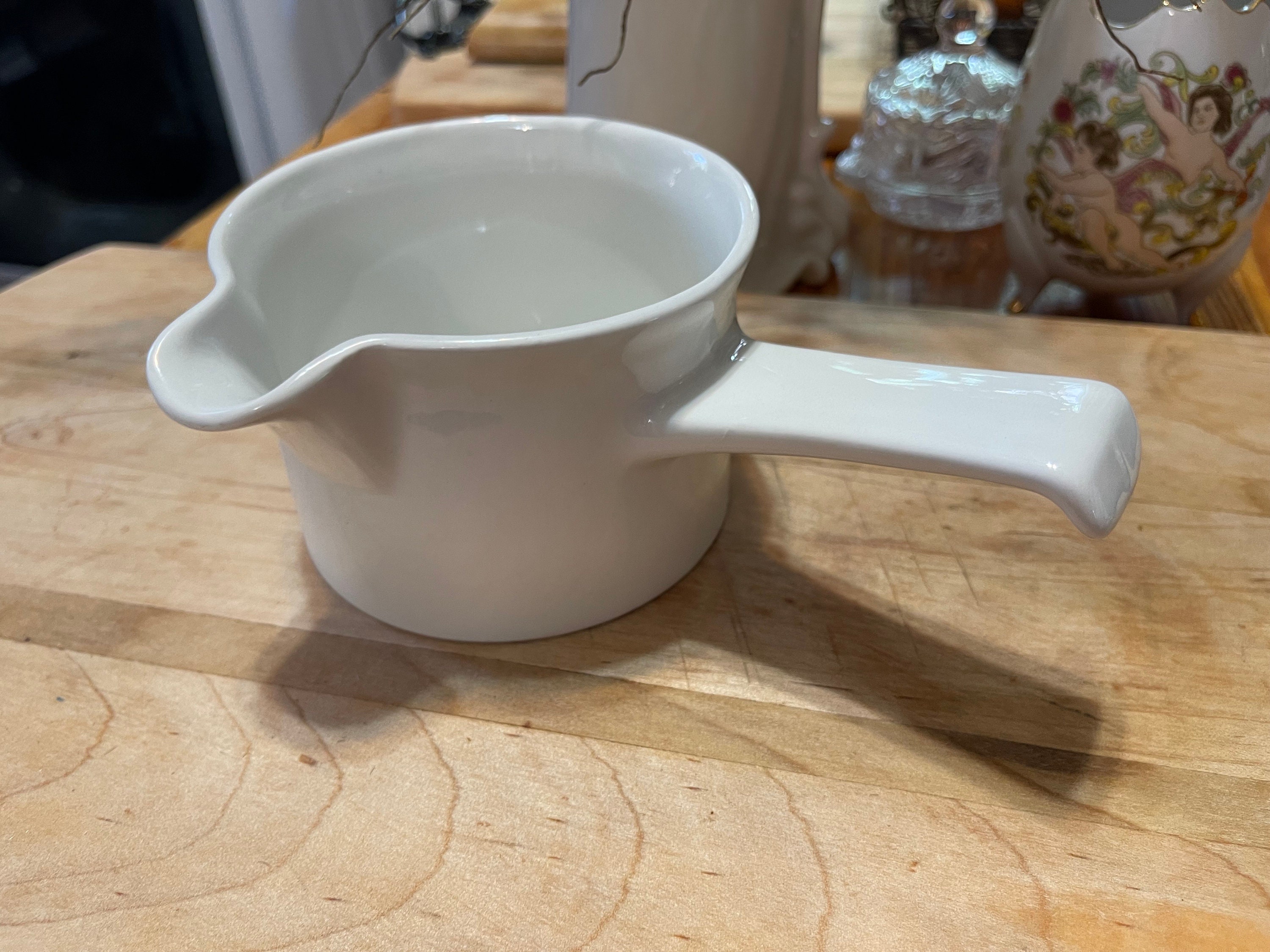 Vintage 1970 Retro style Serving Ladle 10oz.(300 ml.).Bold White Ceramic made by Johnson Brothers,England .Never been used.Free shipping.