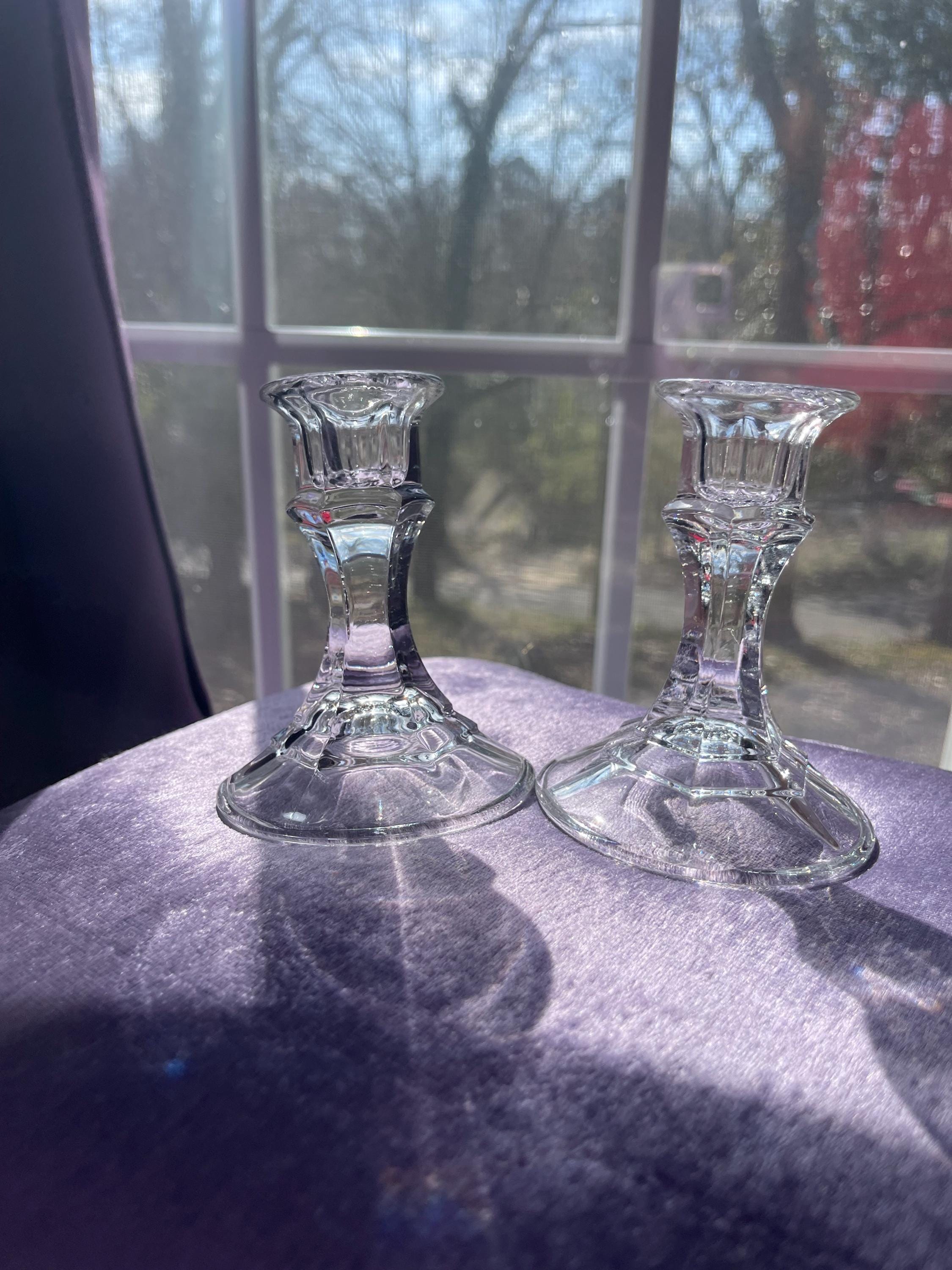ヴィンテージ クリスタル キャンドルホルダー ペア。高さ約 4 インチ