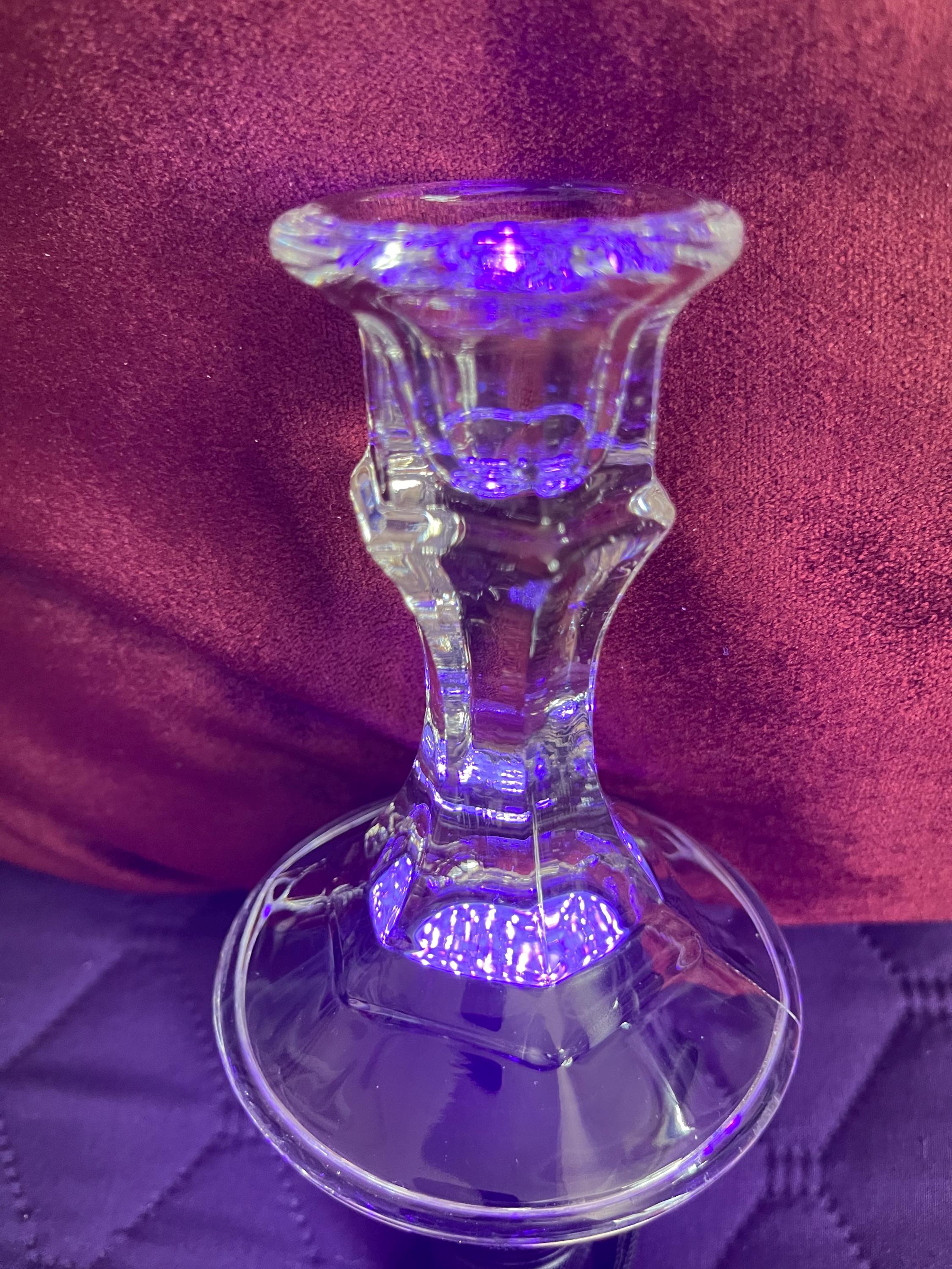 ヴィンテージ クリスタル キャンドルホルダー ペア。高さ約 4 インチ