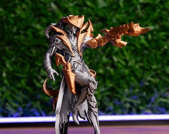High Noon Lucian Figurine: League of Legends Collectible, Metallic Paint