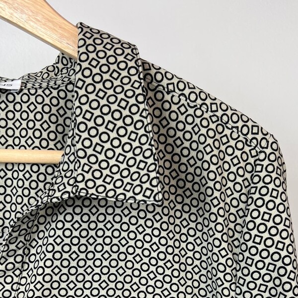 Vintage 90’s 80's Geometric Woman's Blouse | Vintage Design Long Sleeve Button Down | Medium Unisex