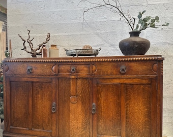 Stunning antique honey oak bobbin detailed buffet sideboard