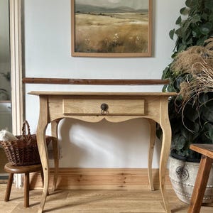 Natural Wood Console Table – Cabriole Leg Side Table with Drawer