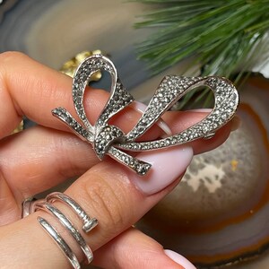 Vintage  Ribbon Brooch by Sphinx 50s - 80s