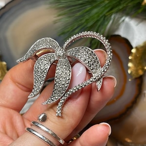Vintage  Flower Brooch by Sphinx 50s - 80s