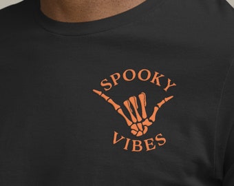 Spooky Vibes Skeleton Shaka - Unisex Short-Sleeved T-Shirt | Cute & Simple Halloween Shirt