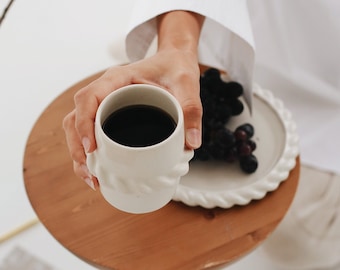 Twist Cream Ceramic Tumbler with Plate Set, 2 Pcs Spiral Clay Coffee Cup & Coaster, Minimalist Tea Tumbler, Rustic Cup, Contemporary Mug