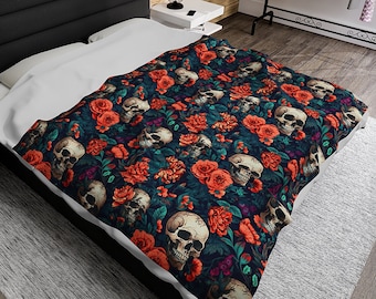 Halloween Skull & Flower Velveteen Blanket: Spooky Home Decor