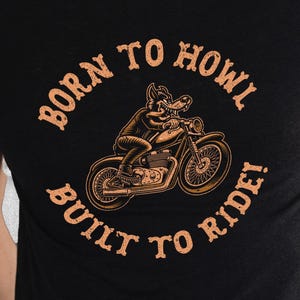 Vintage "Born to Howl Built to Ride" wolf biker shirt – retro cartoon motorfiets T-shirt – verdrietig grappig grafisch unisex T-shirt — cadeau 4 hem