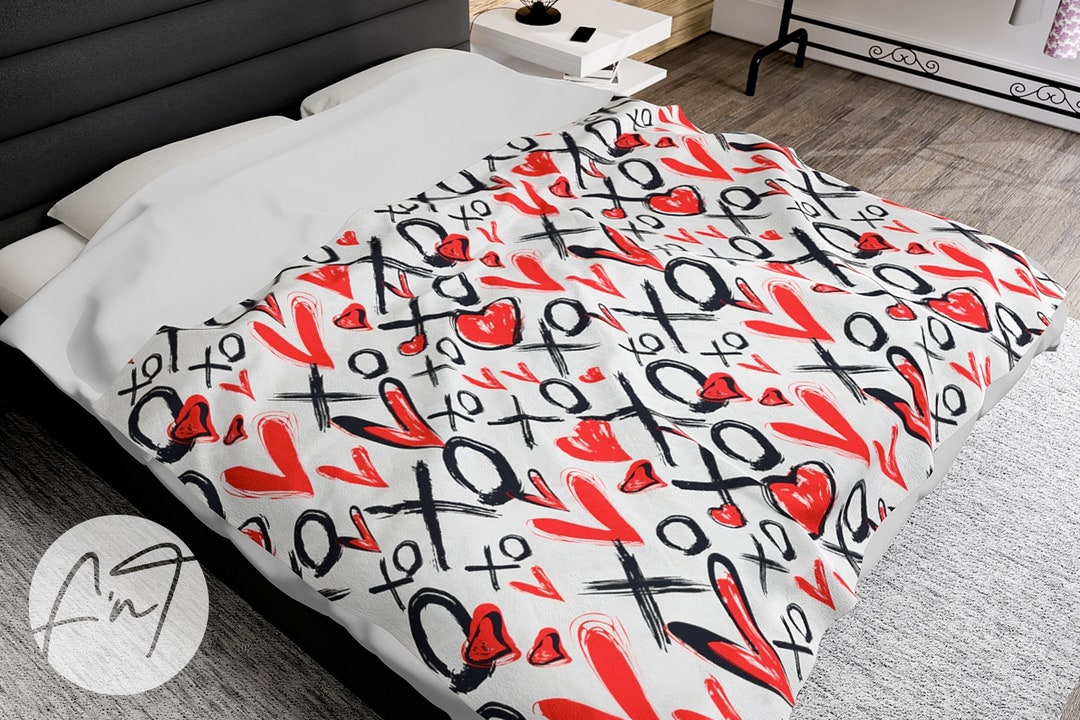 Valentine Day Plush Velveteen Blanket, Valentine Day Decor, Hugs and Kisses Pattern, Valentine