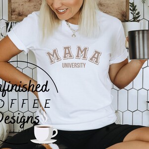 Mama University SVG PNG, mamma in formato SVG, mamma in formato SVG, maternità università in formato SVG, maternità in formato SVG, vita di mamma in formato SVG, mamma stanca università in formato SVG, mamma fresca in formato SVG