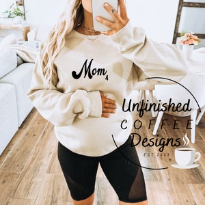 Mamma di 4 SVG PNG, Mamma 4 svg, vita da mamma svg, mamma svg, mamma svg, maternità svg, regalo per la festa della mamma, maglietta della mamma, mamma stanca svg, mamma di quattro figli svg