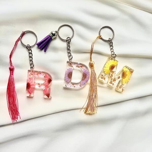 Sleutelhanger geperste bloem, sleutelhanger bloem, gepersonaliseerde sleutelhanger, cadeau voor haar, verjaardagscadeau