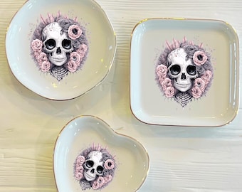 Halloween Skull & Roses Ring Dish: Spooky Ceramic Trinket Dish