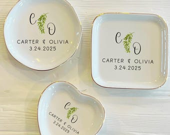Personalized Couples Name Ring Trinket Dish | Bridal Shower Gift | Custom Date Anniversary Jewelry Dish | Engagement Gift | Gift from Groom